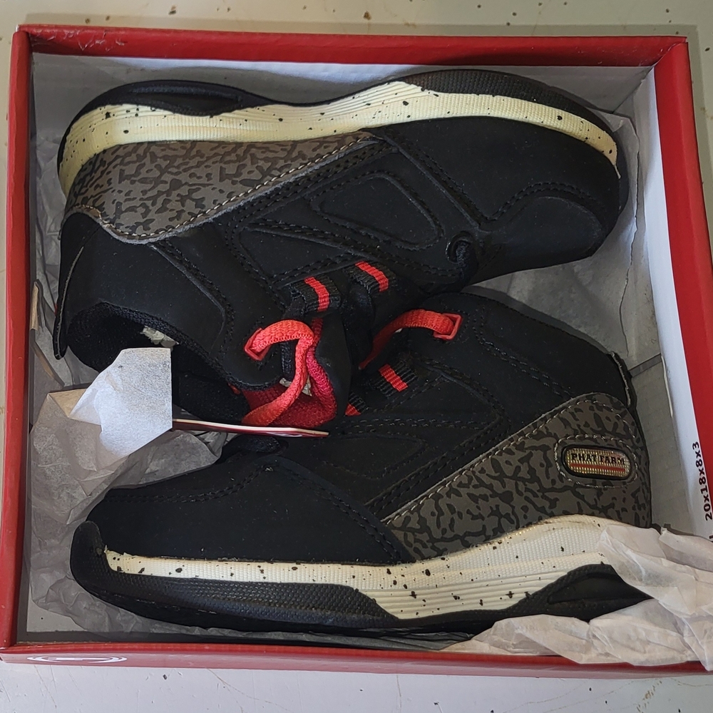 Phat Farm, Athletic hightop, Harris black/red boys size 7, new in box